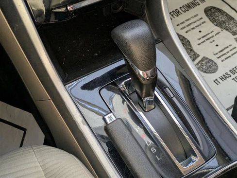 Used 2016 Honda Accord LX image 10