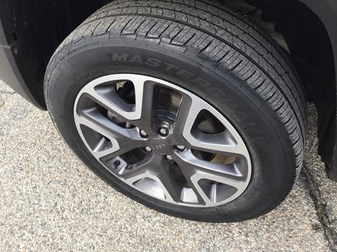 Used 2018 Jeep Renegade Latitude image 13