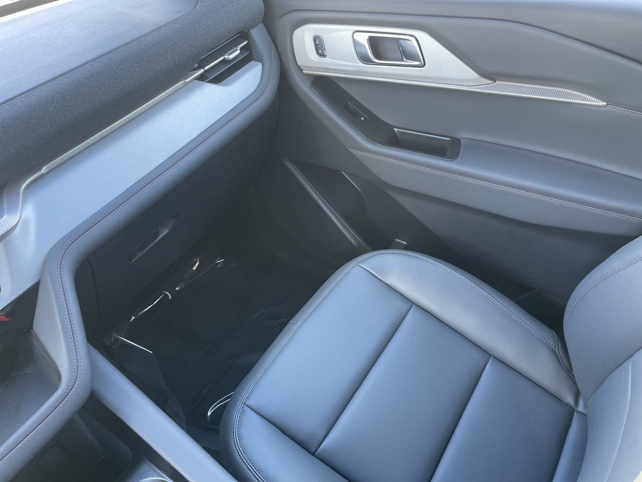 New 2027 Ford Explorer Active w/ Active Comfort Package RWD image 17
