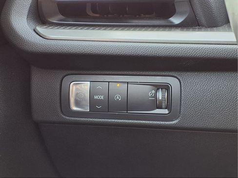 Used 2024 Chevrolet Traverse LT image 12