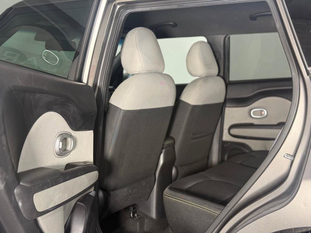 Used 2016 Kia Soul + FWD image 10