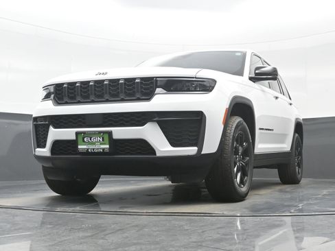 New 2026 Jeep Grand Cherokee Altitude image 11