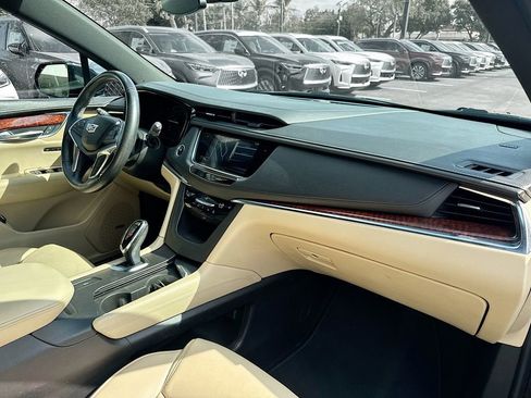 Used 2018 Cadillac XT5 Luxury image 32