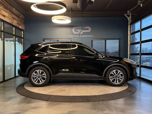 Used 2020 Ford Escape SEL FWD image 2