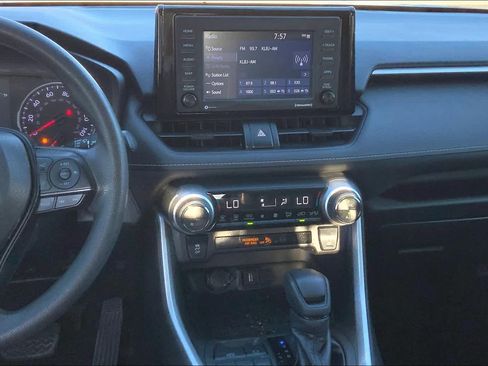 Used 2021 Toyota RAV4 XLE FWD image 7