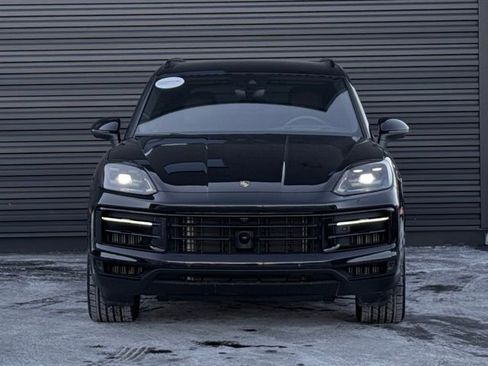 Certified 2025 Porsche Cayenne image 10