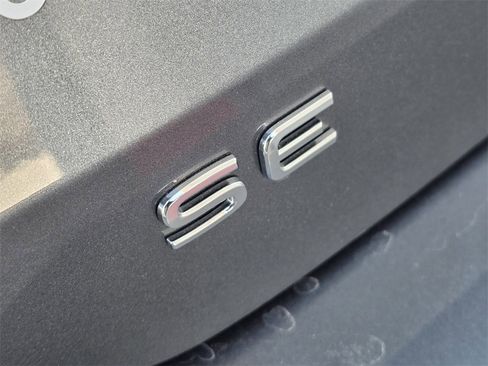 Used 2025 Volkswagen Taos SE image 7