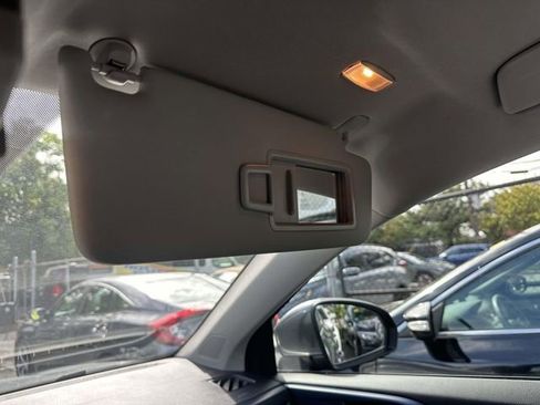 Used 2024 Volkswagen Taos SE image 17