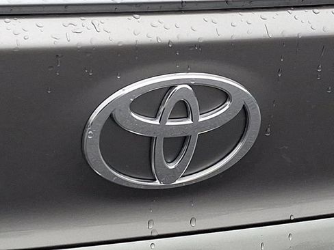 Used 2025 Toyota Camry SE image 36