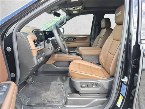 New 2026 Chevrolet Suburban High Country AWD/4WD image 15