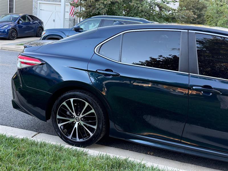 Used 2020 Toyota Camry SE FWD image 8