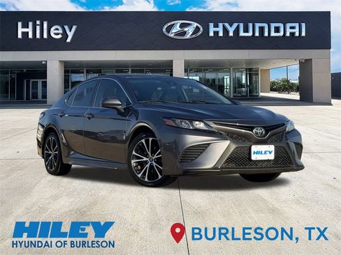 Used 2019 Toyota Camry SE image 1