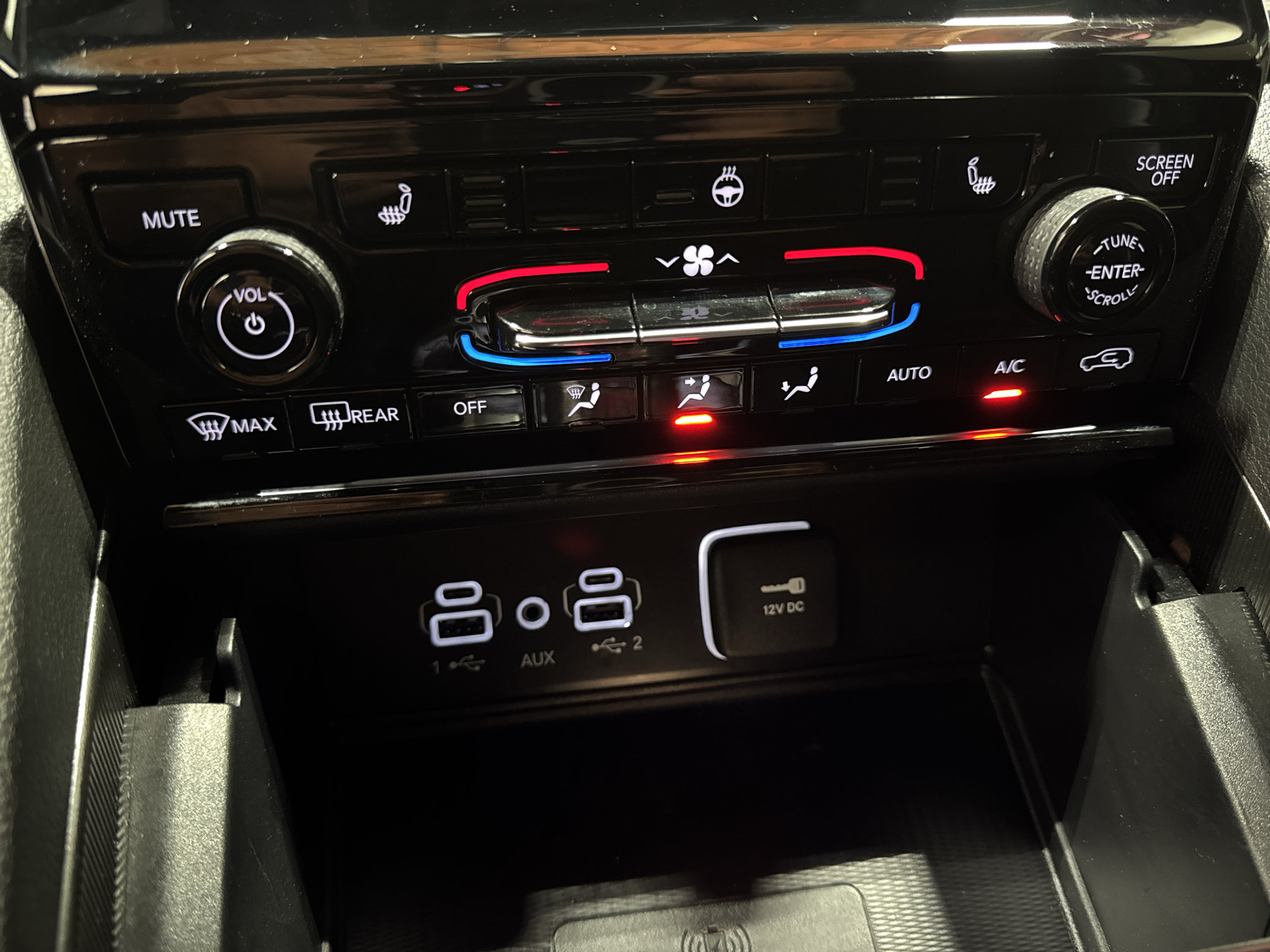 Used 2024 Jeep Grand Cherokee Altitude AWD/4WD image 6