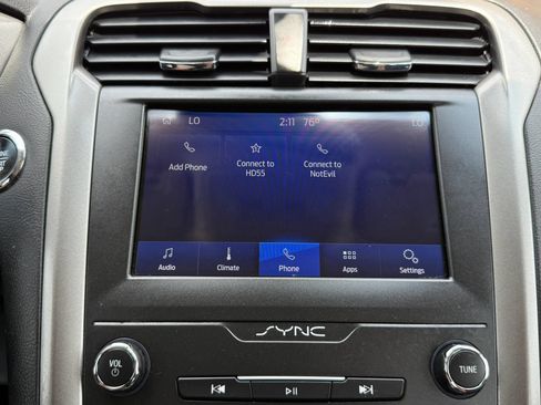 Used 2020 Ford Fusion SE FWD image 31