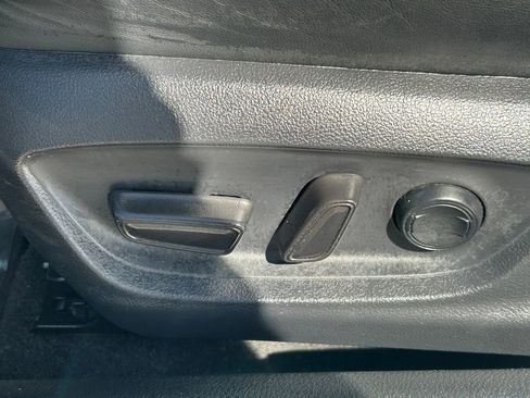 Used 2019 Toyota Avalon XSE image 23