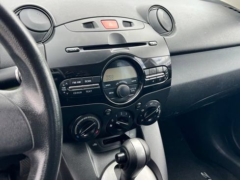 Used 2011 MAZDA MAZDA2 Sport FWD image 19
