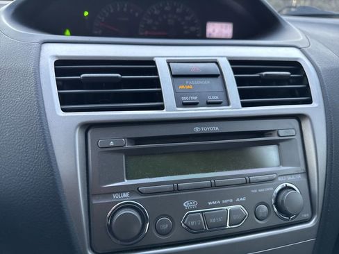 Used 2012 Toyota Yaris Sedan image 4