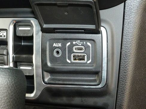 Used 2025 Jeep Wrangler Unlimited Sahara AWD/4WD image 15