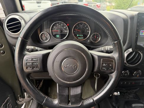 Used 2015 Jeep Wrangler Unlimited Sahara w/ Dual Top Group AWD/4WD image 15