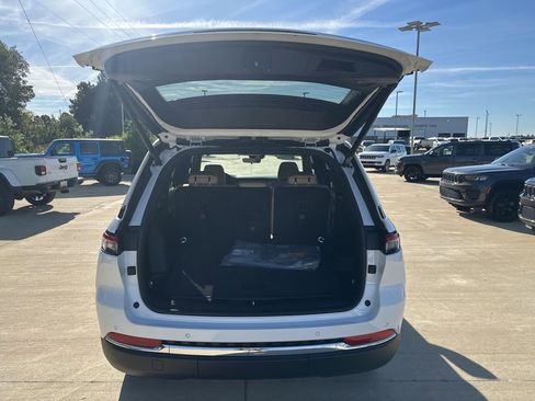 New 2025 Jeep Grand Cherokee Limited image 33