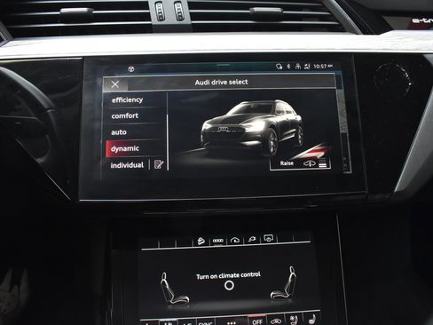 Used 2021 Audi e-tron Premium Plus w/ Premium Plus Package image 36