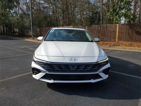 Used 2024 Hyundai Elantra Limited image 2