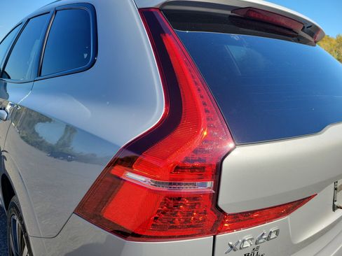 Used 2024 Volvo XC60 B5 Plus image 15