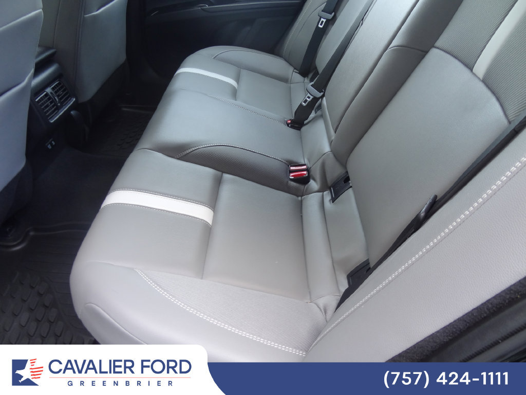 Used 2025 Toyota Camry SE FWD image 8