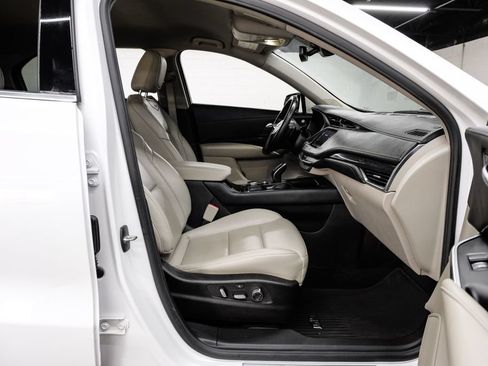 Used 2021 Cadillac XT4 Premium Luxury FWD image 40