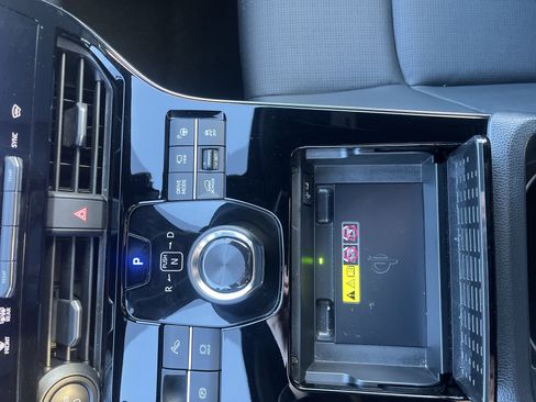 Used 2023 Subaru Solterra AWD image 27