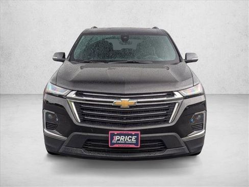 Used 2023 Chevrolet Traverse LT w/ LT Premium Package AWD/4WD image 2