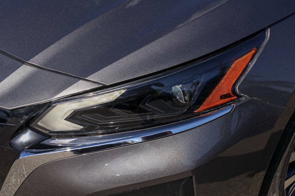 Used 2025 Nissan Altima 2.5 SV FWD image 11