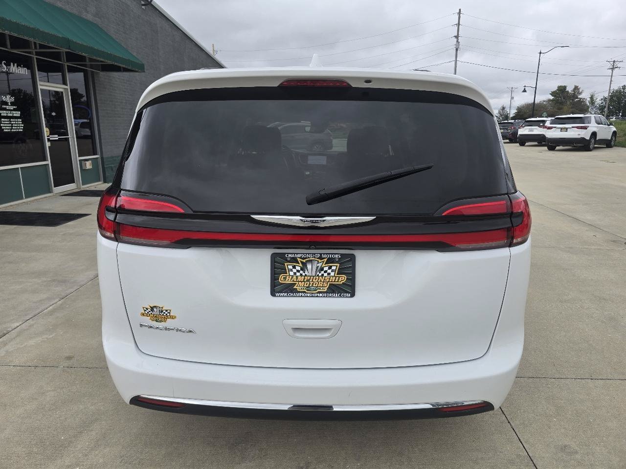 Used 2022 Chrysler Pacifica Touring-L FWD image 4