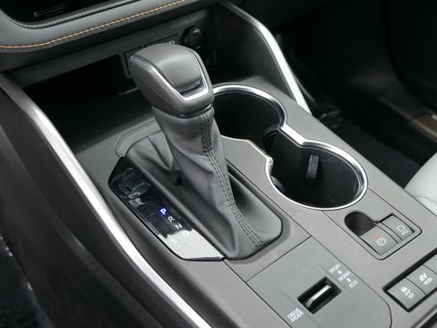 Used 2022 Toyota Highlander Bronze Edition image 22