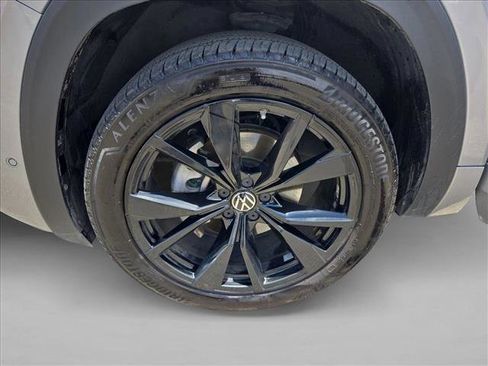 Used 2024 Volkswagen Atlas Cross Sport SEL Premium R-Line AWD/4WD image 22