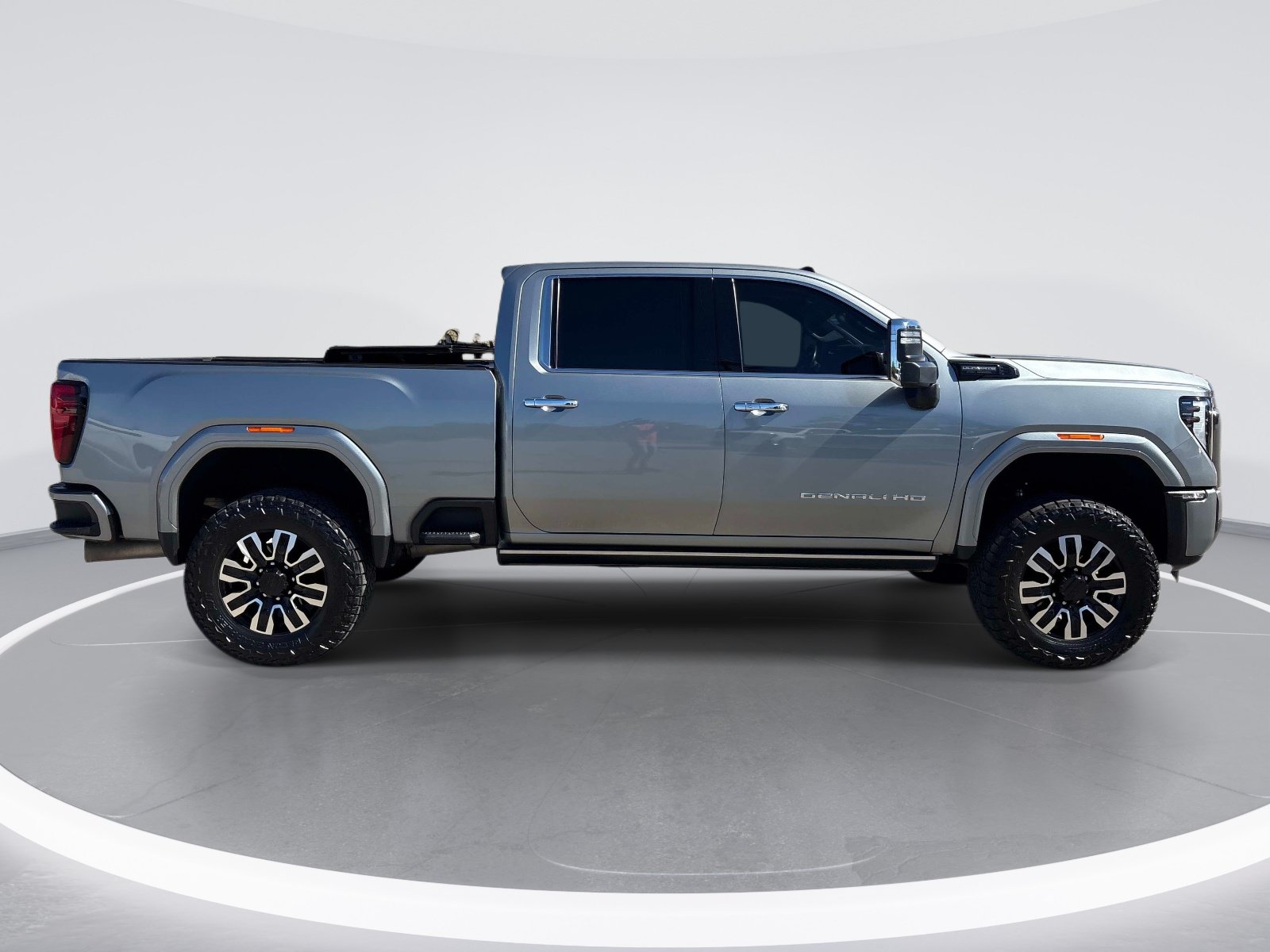 Used 2024 GMC Sierra 2500 Denali Ultimate AWD/4WD image 9