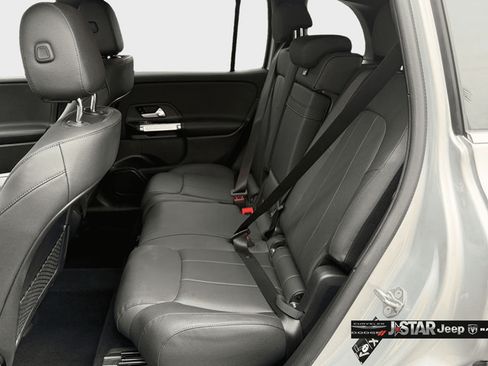 Used 2022 Mercedes-Benz GLB 250 4MATIC w/ Premium Package Lite image 16