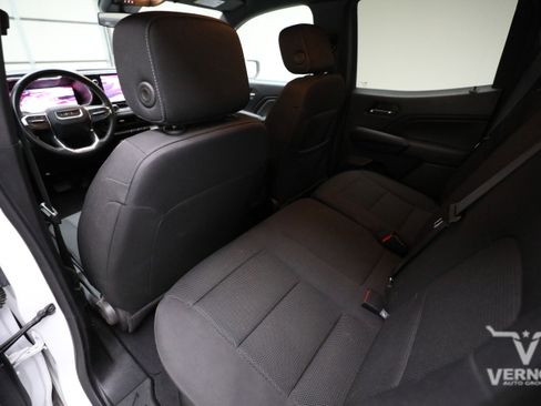 Used 2024 GMC Canyon Elevation RWD image 9