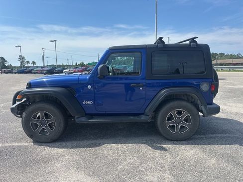 Used 2018 Jeep Wrangler Sport AWD/4WD image 6