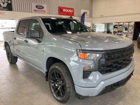Used 2024 Chevrolet Silverado 1500 Custom image 3