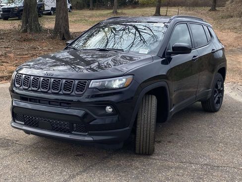 New 2026 Jeep Compass Latitude image 3