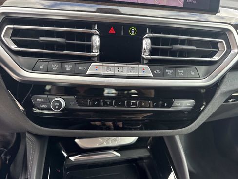 Used 2024 BMW X4 xDrive30i image 24