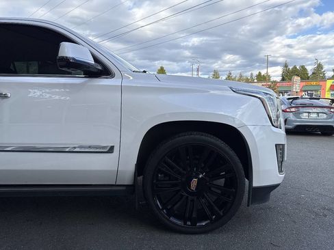 Used 2016 Cadillac Escalade Premium image 13