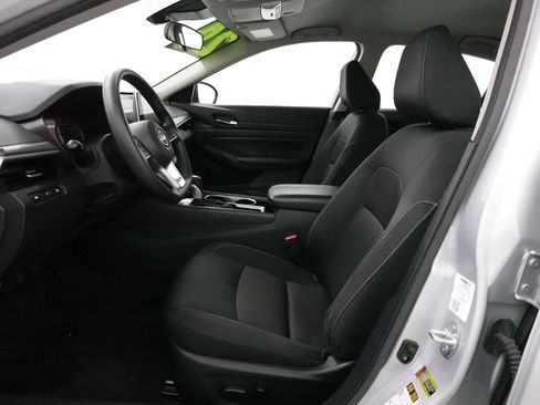 Used 2024 Nissan Altima 2.5 SV image 12