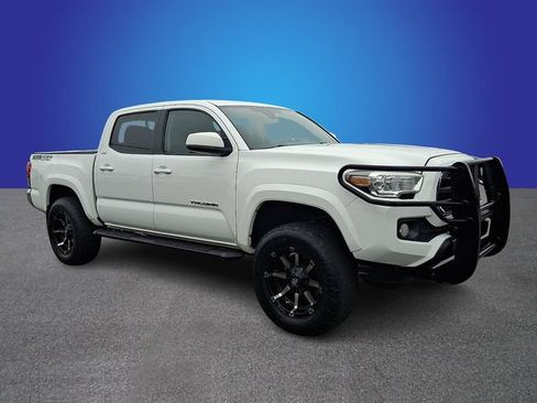 Used 2019 Toyota Tacoma SR5 AWD/4WD image 3