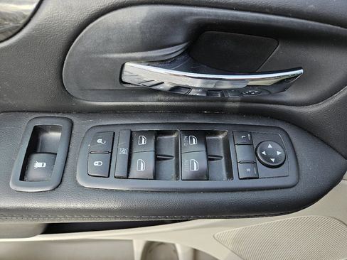 Used 2018 Dodge Grand Caravan SE image 21