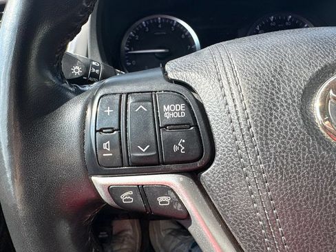 Used 2016 Toyota Highlander LE AWD/4WD image 16