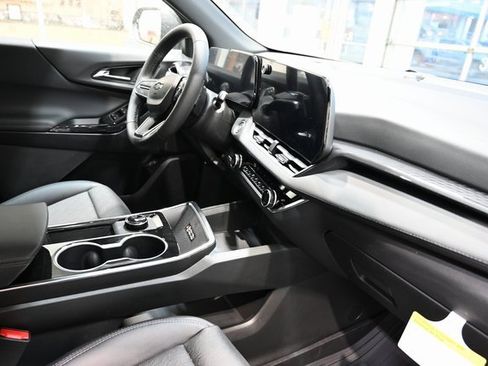 New 2026 Chevrolet Equinox LT w/ Convenience Package II image 13