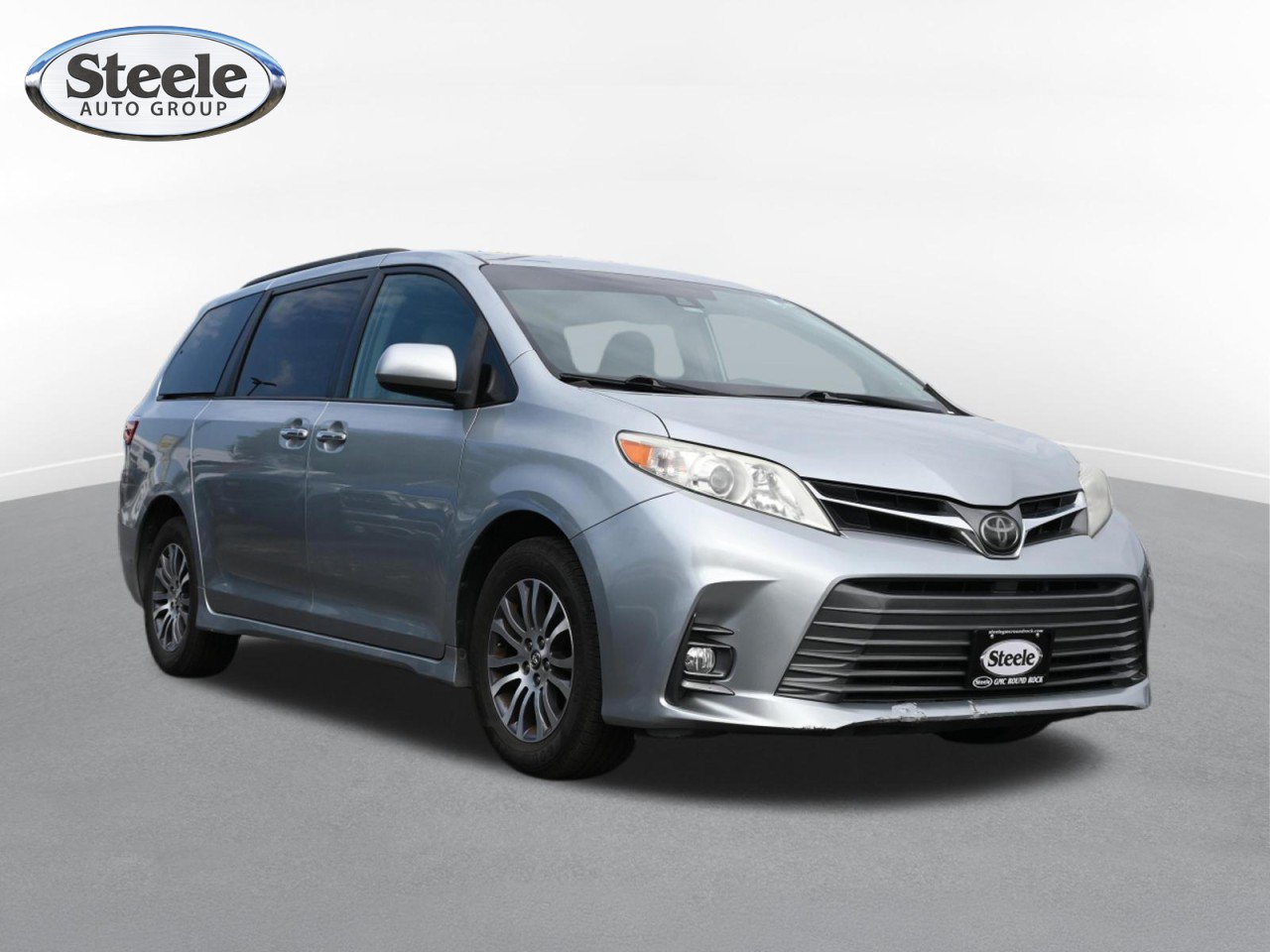 Used 2019 Toyota Sienna XLE FWD image 3