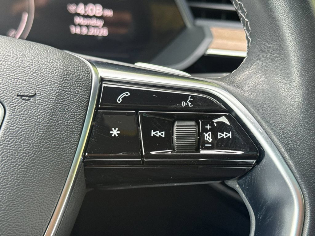 Used 2024 Audi Q8 e-tron Premium Plus AWD/4WD image 31